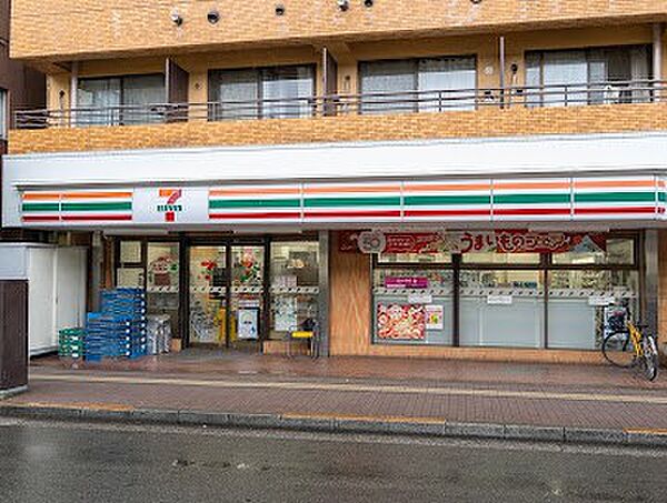 セブン-イレブン 三鷹駅南通り店 徒歩6分