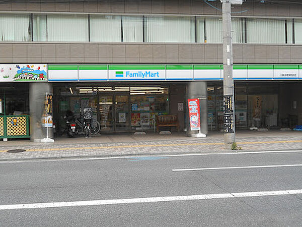 ファミリーマート 川崎多摩病院前店 徒歩1分