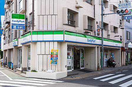 ファミリーマート 下連雀三丁目店 徒歩2分
