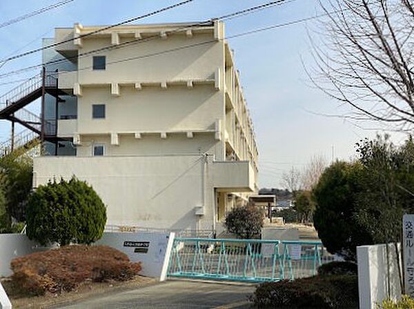 多摩市立貝取小学校 徒歩9分