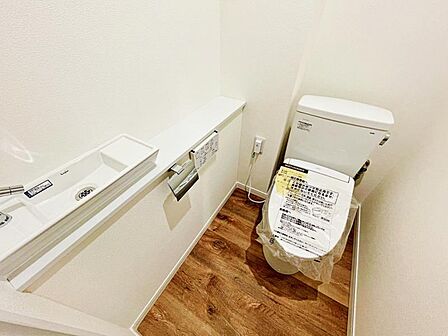 トイレ新規交換済(手洗い器・ウォシュレット)