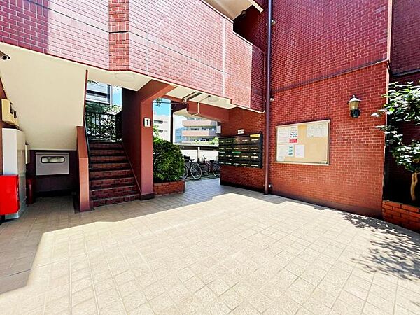 日本ハウズイング株式会社による管理良好なエントランス