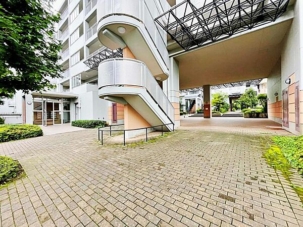 東急コミュニティによる管理良好なエントランス