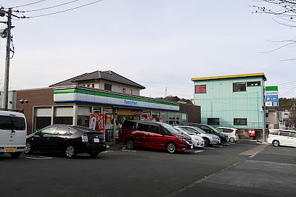ファミリーマート 八王子上柚木店　徒歩9分