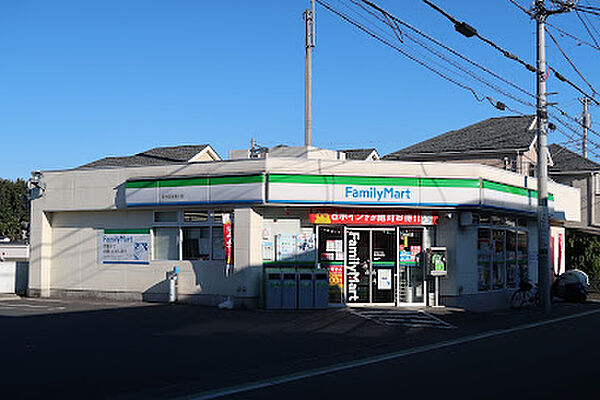 ファミリーマート 府中四谷通り店　徒歩5分