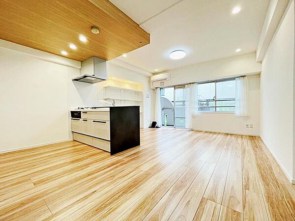 東向けのリビング。採光・通風良好です。