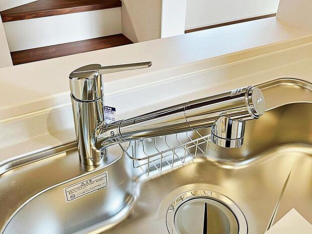 【浄水器】手軽にきれいなお水が使える浄水器付きです。