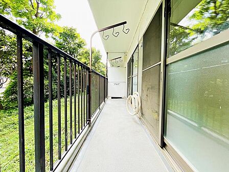 南東向けのバルコニー。採光・通風良好です。