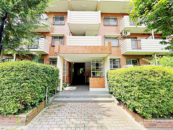 日本総合住生活株式会社による管理良好なエントランス
