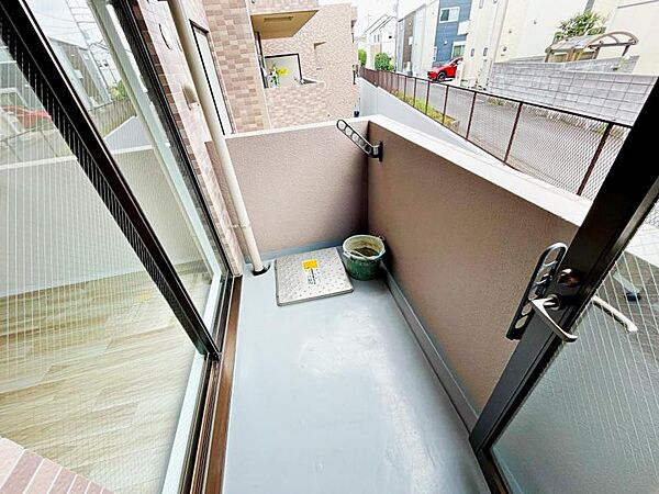南東向けのバルコニー。採光・通風良好です。