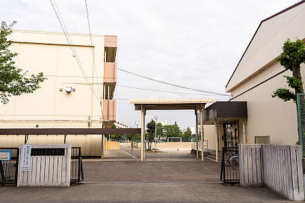 調布市立第三中学校 徒歩20分