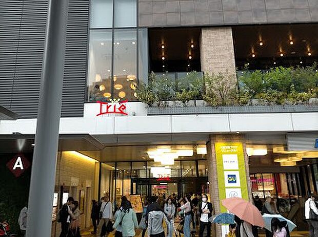 トリエ京王調布 徒歩18分