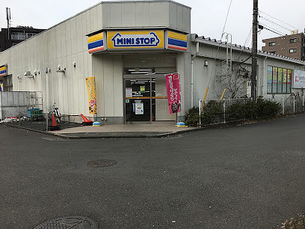 ミニストップ 相模原上鶴間本町店　徒歩2分