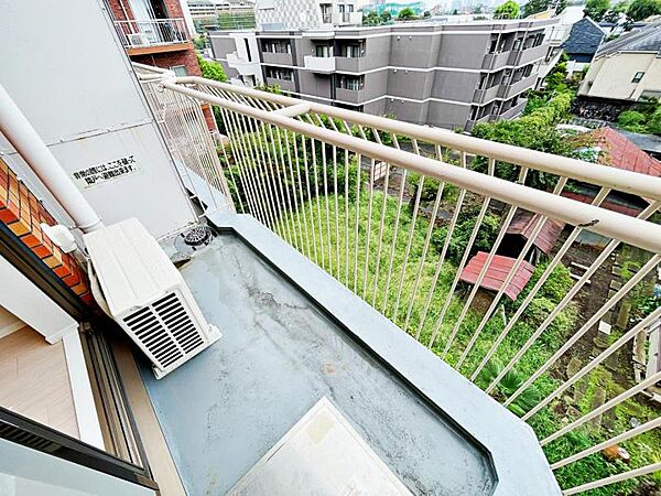 南東向けのバルコニー。採光・通風良好です。