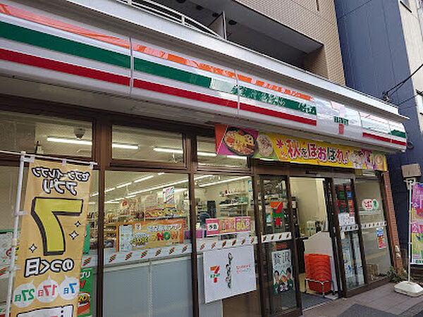 セブン-イレブン 杉並高井戸駅前店　徒歩2分