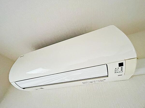 リビング・寝室にエアコン有