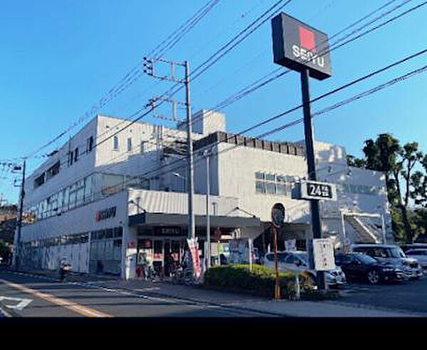 西友調布入間町店　徒歩10分