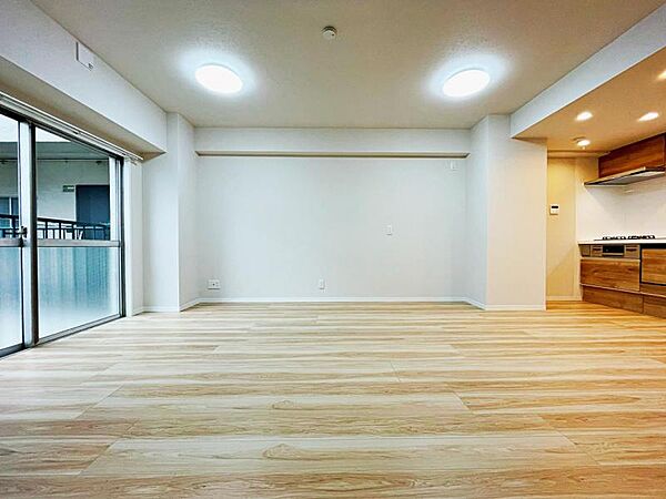 南向けのリビング。採光・通風良好です。