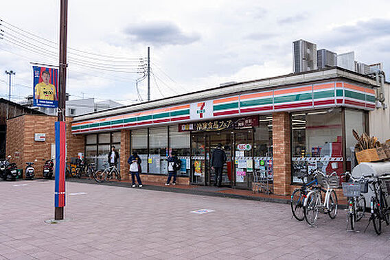 セブン-イレブ...