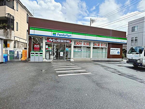 ファミリーマート 東十条六丁目店　徒歩3分