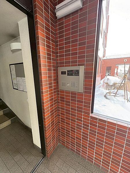 【安心を毎日！オートロックで快適な暮らしを】不審者の侵入を防ぐオートロック完備！セキュリティ面も◎で、女性やお子様も安心して暮らせます。大切な家族を守る住まいです。