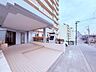 エントランス：【高い耐震性・耐火性】鉄筋コンクリート造（RC）は、引張力の強い鉄筋と、圧縮力のあるコンクリートによって、耐震性に優れた構造となっています。地震の多い日本においては、耐震性の高さは大きなメリット。