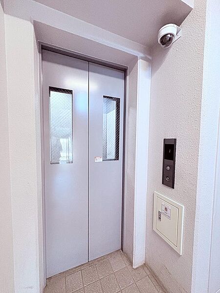 【毎日を快適に！エレベーター完備の住まい】重い荷物も、ベビーカーも、もう階段で苦労しません！エレベーター完備で、どんな世代の方もストレスフリーな毎日を過ごせます。