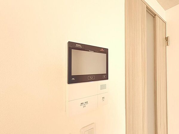 【来訪者をしっかり確認！】「見える安心」をカタチにしました。誰が来てもわかる様にモニター付きインターホンを設置。お子様のお留守番も安心。安心・安全な毎日をサポートします。