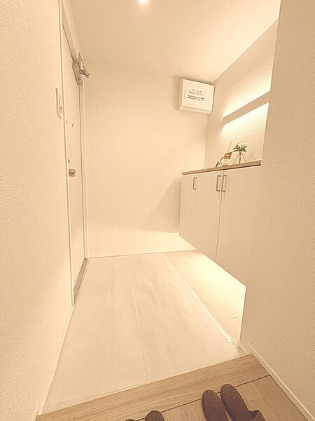【散らかりがちな玄関も、これ一つで解決！】シューズボックスも完備。おしゃれな靴も大切に保管できます。