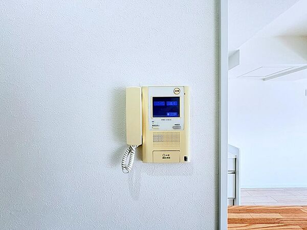【防犯性もアップ！】誰が来たか一目でわかるTVモニター付きインターフォンで、安心の暮らしを手に入れませんか？快適と分かりやすさを合わせた優しい設計。「見える安心」をカタチにしました。