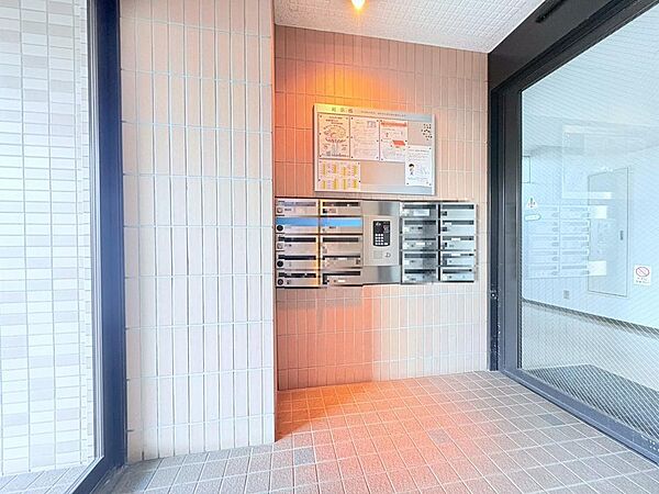 【安心を毎日！オートロックで快適な暮らしを】不審者の侵入を防ぐオートロック完備！セキュリティ面も◎で、女性やお子様も安心して暮らせます。大切な家族を守る住まいです。
