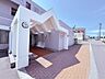 エントランス：【高い耐震性・耐火性】鉄筋コンクリート造（RC）は、引張力の強い鉄筋と、圧縮力のあるコンクリートによって、耐震性に優れた構造となっています。地震の多い日本においては、耐震性の高さは大きなメリット。
