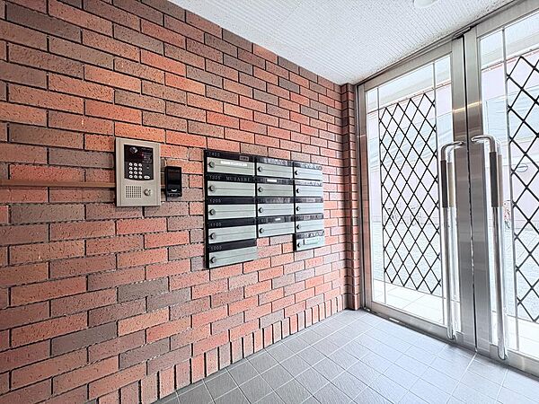 【安心を毎日！オートロックで快適な暮らしを】不審者の侵入を防ぐオートロック完備！セキュリティ面も◎で、女性やお子様も安心して暮らせます。大切な家族を守る住まいです。