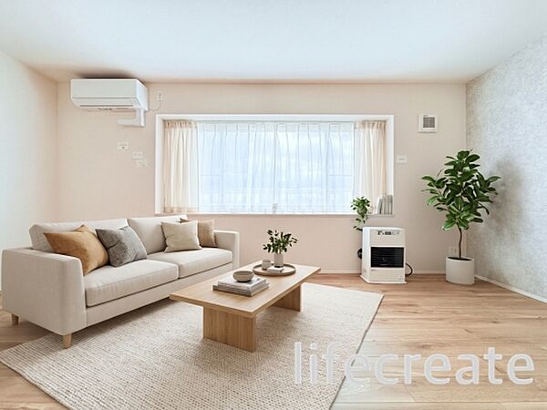 【冬でもポカポカ！】明るい部屋で、太陽の恵みをたっぷり感じながら、快適な毎日を過ごしませんか？  穏やかな光が明るくリビングルームを包みます。※画像はAIによるCG加工イメージです