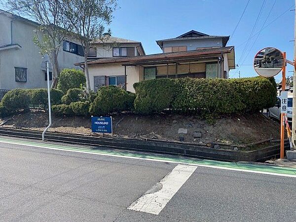 現在、上物は平屋が建っております。