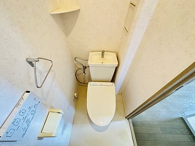 シンプルで使いやすいトイレです。R5.8.30撮影。