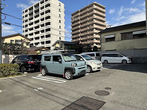 敷地内平置きの駐車場です♪