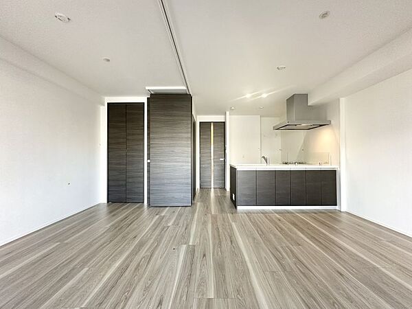 12.2帖のLDKと隣り合う6帖の洋室！扉を開ければ、18.2帖の大空間へ早変わり♪