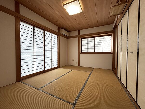 床の間のある1階和室！客間や子ども部屋、家族のくつろぎ部屋など多目的に使えて便利です♪
