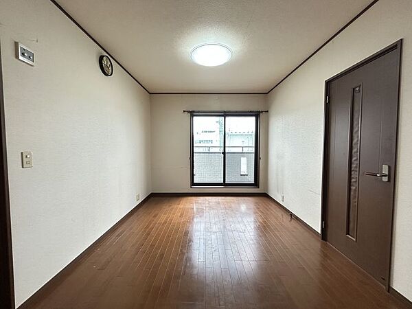 約6.25帖のプレイルーム！書斎や勉強スペース、趣味の部屋等生活スタイルに合わせて柔軟にお使いいただけます！