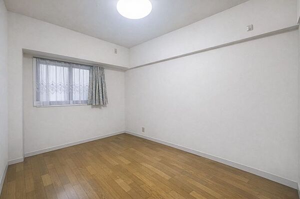 寝室としても子ども部屋としても使用可能な洋室！