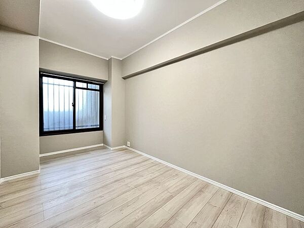 シンプルな洋室に、どんな家具を置くのか考えるのが楽しみですね♪