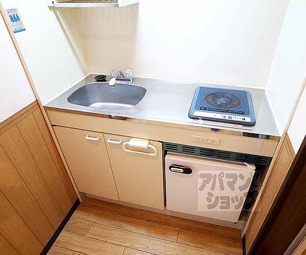 画像4:冷蔵庫、ＩＨコンロ搭載のキッチンです・