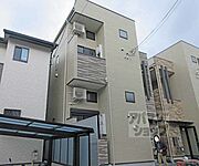 淀駅より徒歩11分 築3年10ヶ月 2階建の賃貸物件