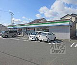 ファミリーマート 師団街道深草店まで50m 非常に駐車場が広いです。高速の乗り場が近いです。