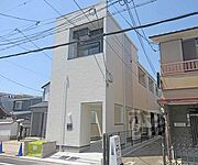 藤森駅より徒歩7分 1階 築4年3ヶ月の賃貸物件