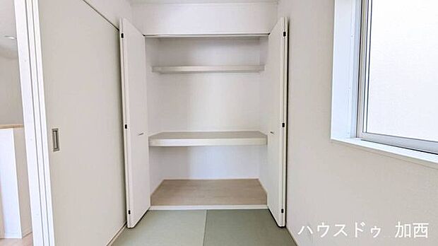 ☆和室に大容量の押入れ付き♪