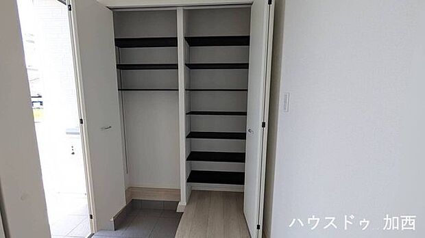 ☆可動式の大容量シューズクローク