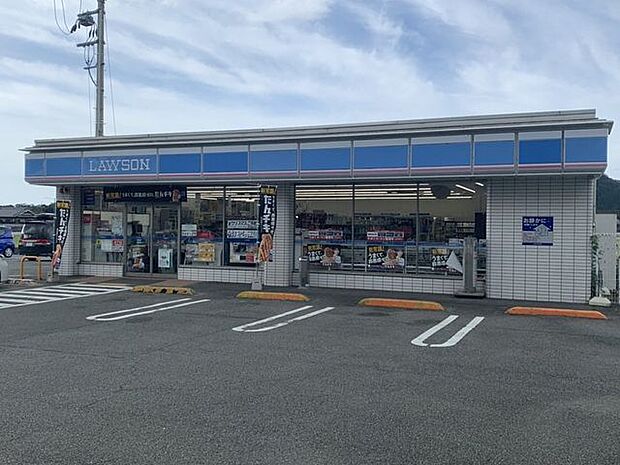 ローソン 加西谷町店 890m