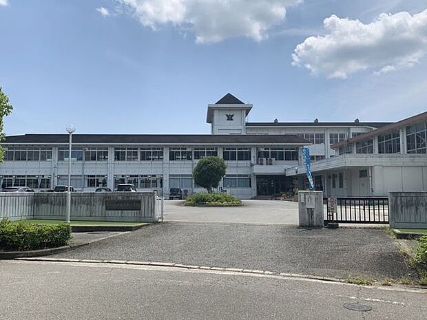 北条東小学校 900m